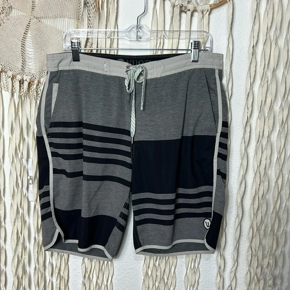 Vuori Gray and Black Men's Cruise Boardshort Size L